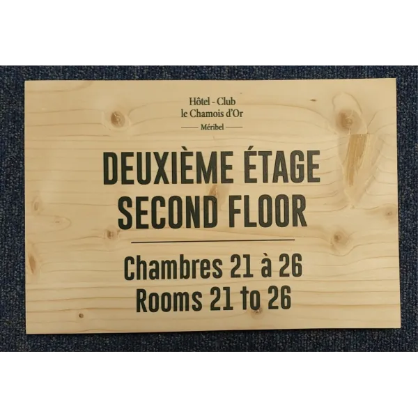 Panneau bois personnalisé bilingue-Signalétique bois-Panneaux Signalétiques