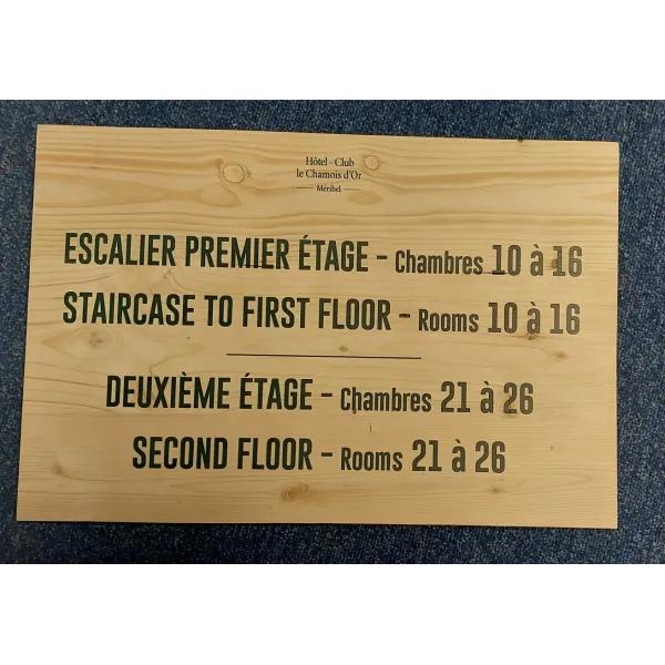 Panneau bois personnalisé bilingue-Signalétique bois-Panneaux Signalétiques