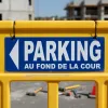 Panneau Parking Gauche au Fond de la Cour | Signalisation