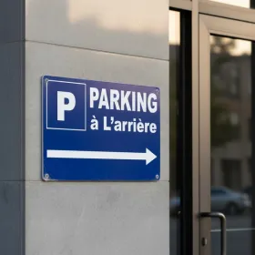 Panneau parking à l'arrière à droite – Panneau parking