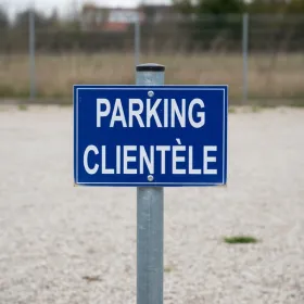 Panneau de signalisation Parking réservé à la clientèle – Aluminium