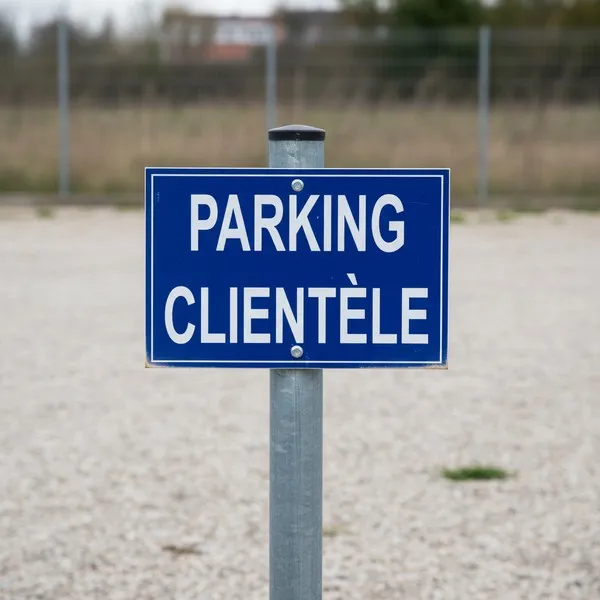 Panneau de signalisation Parking réservé à la clientèle – Aluminium