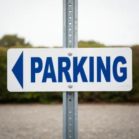 Panneau parking flèche gauche – Signalisation directionnelle