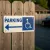 Panneau handicapé direction gauche - Accès parking PMR