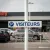 Panneau parking visiteurs PMR – bordure de trottoir