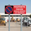 Panneau propriété privée parking réservé, stationnement interdit