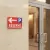 Panneau parking réservé clientèle flèche gauche cabinet direction