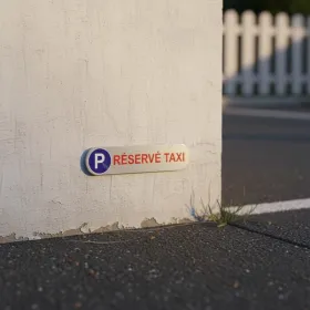 Plaque Parking Réservé Taxi Signalétique 500x110mm – 5mm
