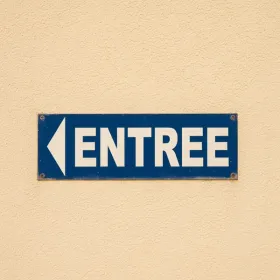 Panneau signalétique entrée à gauche directionnelle pour accès