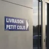 Panneau livraison petit colis à droite – Signalétique Bureau