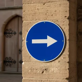 Panneau sens obligatoire à droite – Panneau directionnel