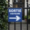 Panneau sortie visiteurs droite – Panneau directionnel