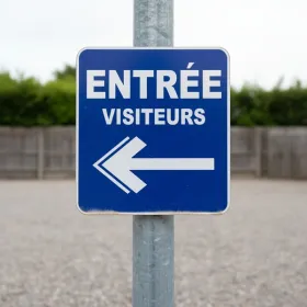 Panneau entrée visiteurs gauche – Panneau directionnel