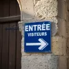 Panneau entrée visiteurs droite – Panneau directionnel