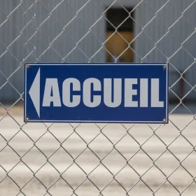 Panneau signalétique Accueil flèche gauche directionnelle
