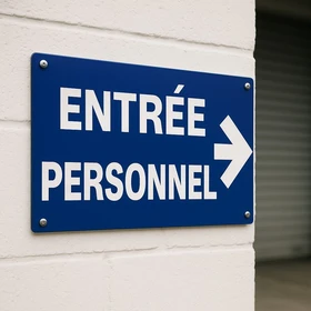 Panneau Entrée Personnel à Droite Hôtel Restaurant Gîte