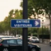 Panneau Entrée visiteurs à droite - Hôtel, Restaurant, Gîte