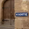 Panneau signalétique Sortie à gauche – sécurité bâtiment