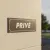 Panneau Privé pour porte, plaque marron 300 × 100 mm