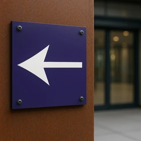 Panneau flèche à gauche – obligation, sens de passage