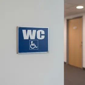 Panneau signalétique WC PMR toilettes accessibles handicapés