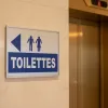 Panneau toilettes direction gauche – Panneau toilettes