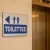 Panneau toilettes direction gauche – vue 3