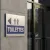 Panneau toilettes direction gauche – vue 4