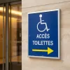 Panneau Toilettes Handicapés à Droite - Accès PMR