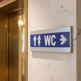 Panneau WC à droite – Panneau hôtel, restaurant, gîte