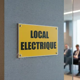 Panneau Local électrique signalétique sécurité accès interdit