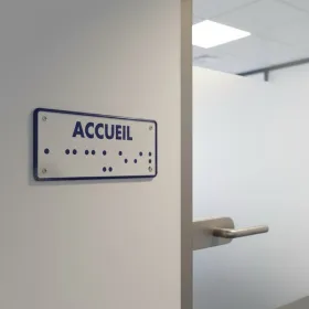 Plaque braille « Accueil » – signalétique accessible