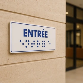 Plaque braille « Entrée » – signalétique accessible ERP