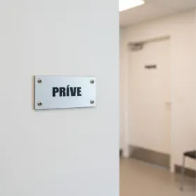 Plaque de porte "PRIVE" – Plaque de porte