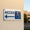 Panneau accès handicapé direction gauche | PMR