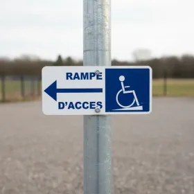 Panneau rampe d'accès PMR gauche – Signalétique handicapé