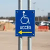 Panneau accès à gauche handicapé – Panneau handicapé - PMR
