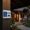 Panneau d'accès handicapé direction en haut –