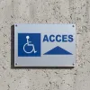 Panneau d'accès handicapé direction en haut –