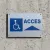 Panneau d'accès handicapé direction en haut –