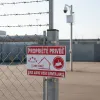Propriété privée : Panneau sous surveillance audio et vidéo