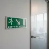 Panneau sortie de secours porte en bas – Sécurité évacuation