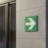 Panneau évacuation sortie de secours flèche 90° directionnelle