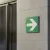 Panneau évacuation sortie de secours flèche 90° directionnelle