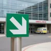 Panneau évacuation flèche 45° sortie de secours – Signalétique