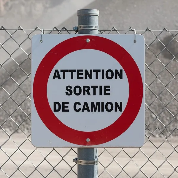 Panneau Attention sortie de camion – Panneau attention Danger