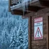 Panneau danger : chutes de neige et sol glissant | Signalétique sécurité