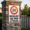 Panneau roulez au pas animaux, vitesse 20km/h, sécurité enfants