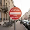Panneau interdiction de stationner PVC rond sauf résidents