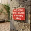 Panneau Accès interdit zone réservée aux personnels du service